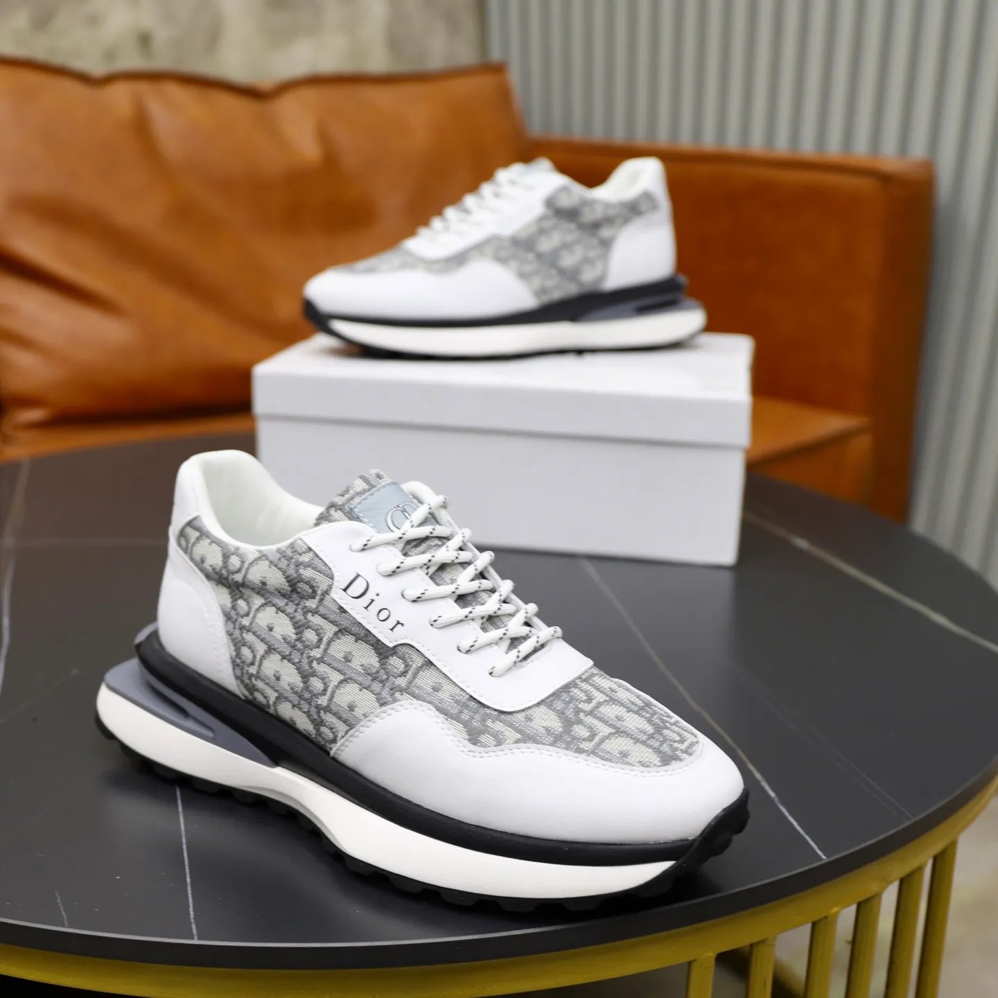 Ex-factory price: 462💰🙅‍♂️🙅‍♂️🙅‍♂️ Brand: Dior DIOR Standard code: 38-44 (45 customized) Grade: Same as the official website Material: Original leather splicing brand cloth Comfortable and breathable lining Lightweight and wear-resistant sports outsole Style category: Men's fashionable casual shoes Running sneakers Distinguished luxury brand elements Top luxury Color: actual picture color